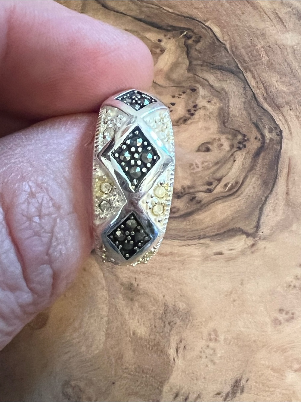Silver Toned Black and White Marcasite Band Ring size 7.5